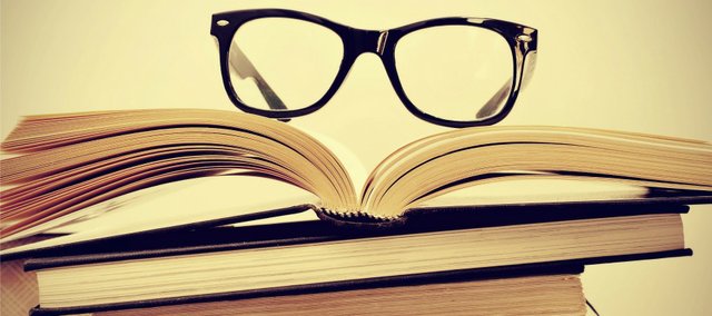 glasses_books_nerds_crop_t640.jpg